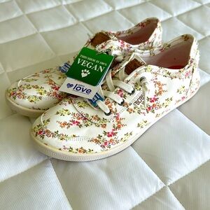 Bobs from Skechers women’s size 9.5 floral slip on sneakers memory foam NEW